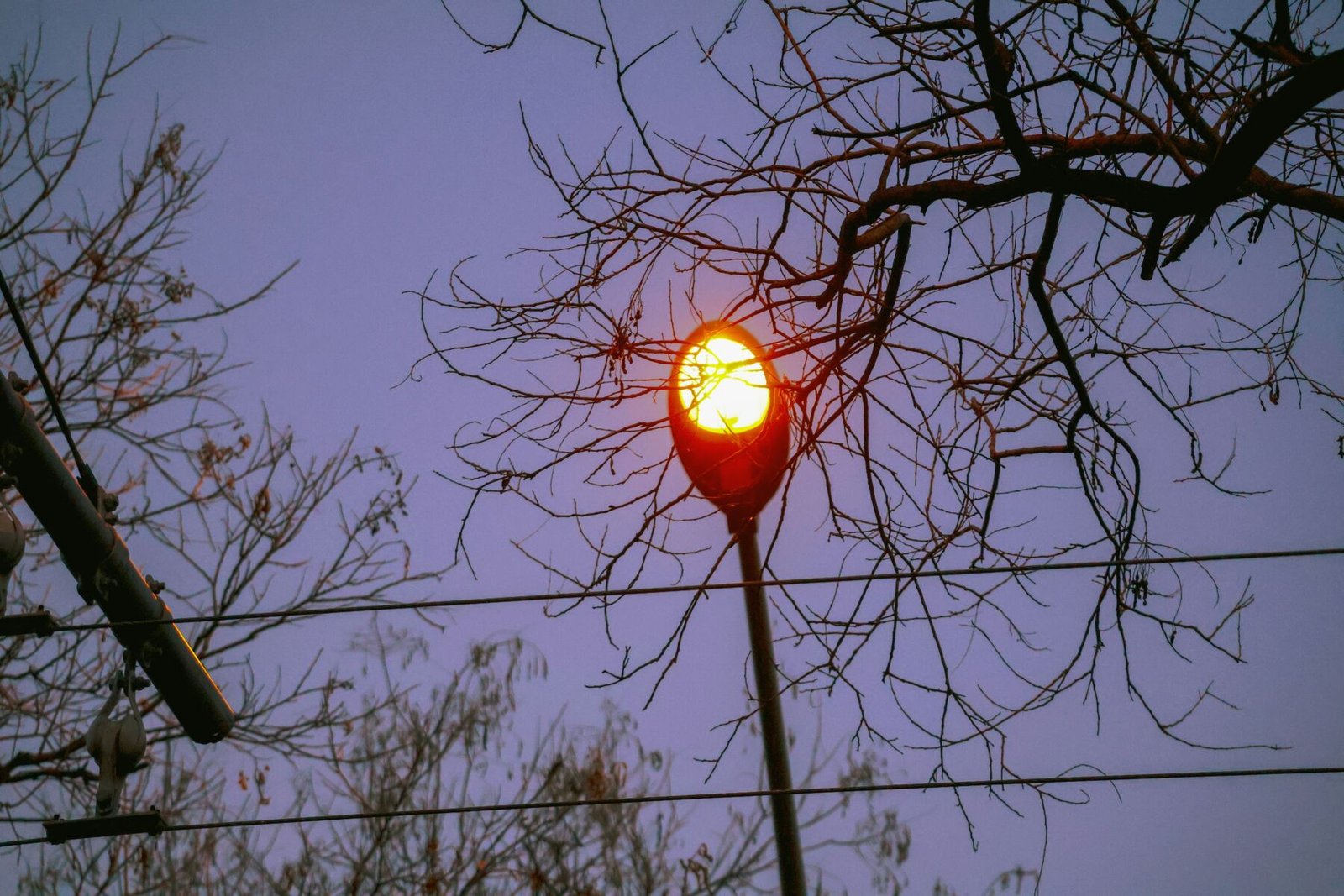 S'allume seul à la tombée de la nuit